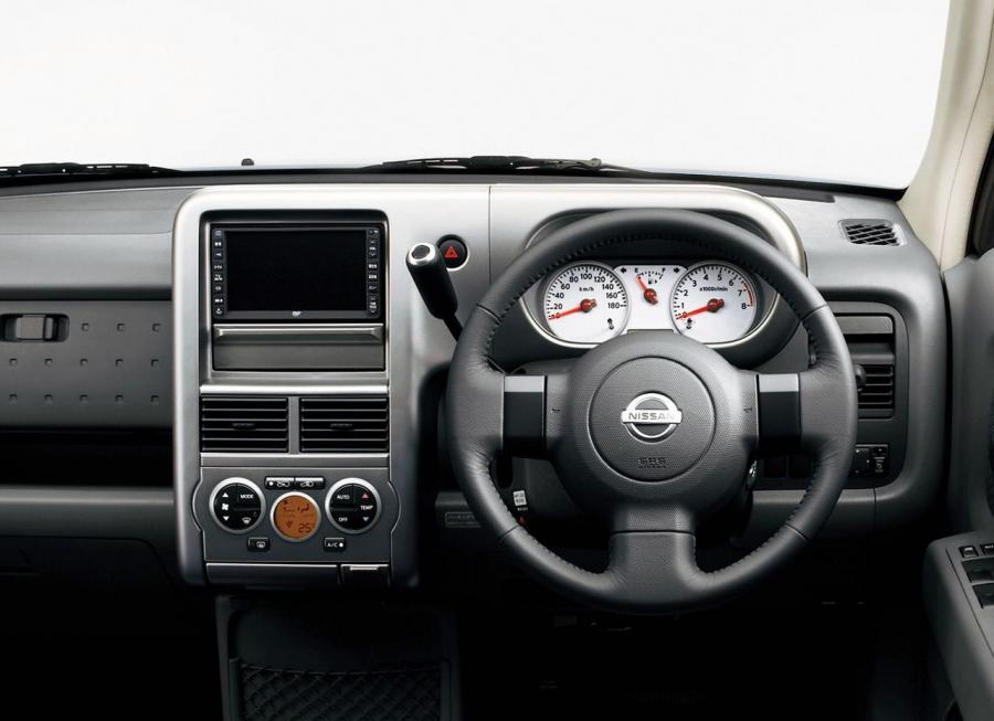  Nissan Cube 3 2003 года  (фото 2 из 3)
